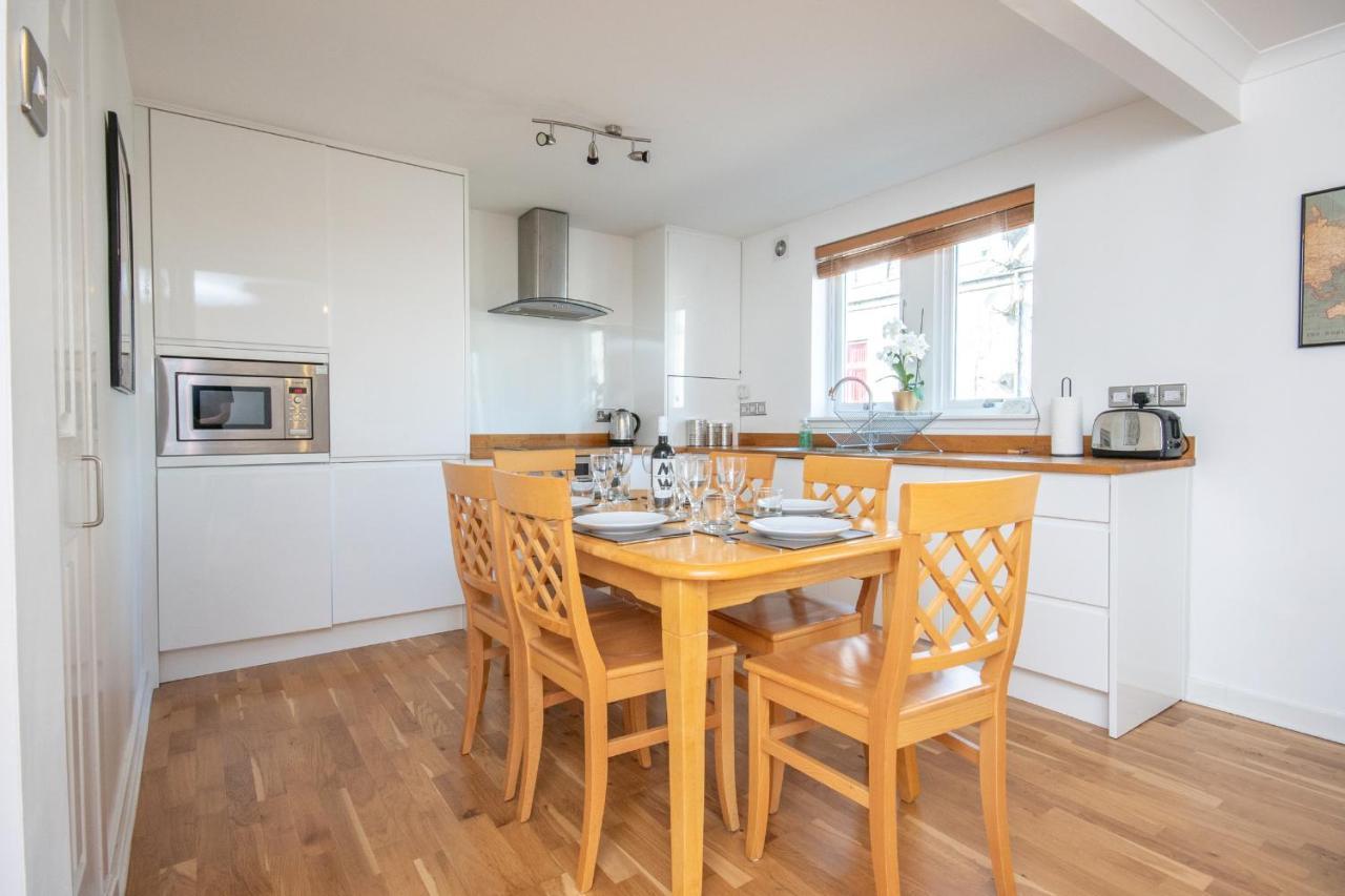 Dwellcome Home Ltd 2 King Beds West End Apt, Half Mile To Union Street Yet Quiet, Free Allocated Parking Space At Rear Entrance & Fast Wifi, Ideal For Long Term Contractor, Corporate, Etc Stays, Regular Housekeeping Option - See Our Site For Assuranc Aberdeen Bagian luar foto