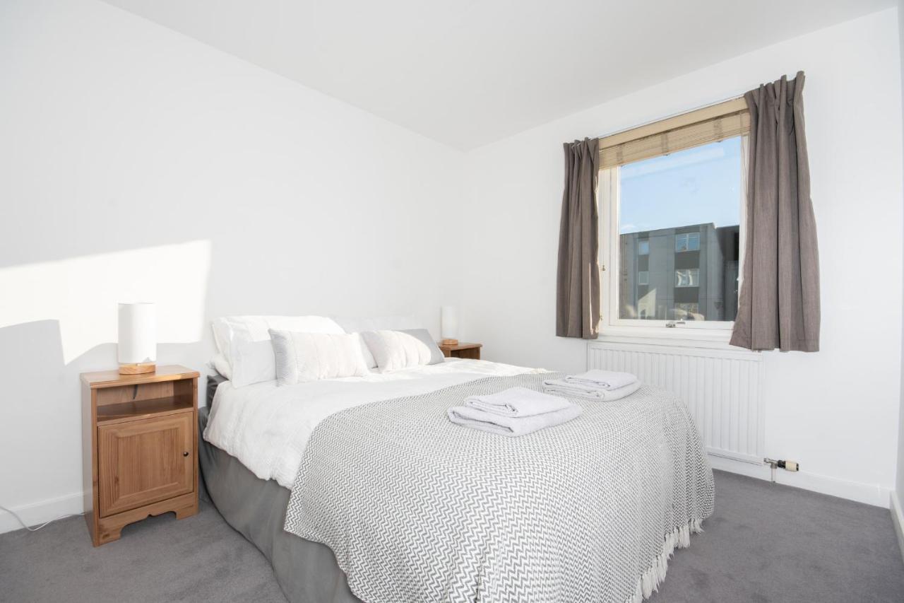 Dwellcome Home Ltd 2 King Beds West End Apt, Half Mile To Union Street Yet Quiet, Free Allocated Parking Space At Rear Entrance & Fast Wifi, Ideal For Long Term Contractor, Corporate, Etc Stays, Regular Housekeeping Option - See Our Site For Assuranc Aberdeen Bagian luar foto