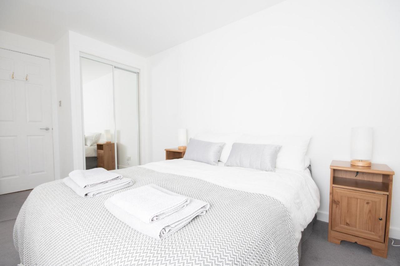 Dwellcome Home Ltd 2 King Beds West End Apt, Half Mile To Union Street Yet Quiet, Free Allocated Parking Space At Rear Entrance & Fast Wifi, Ideal For Long Term Contractor, Corporate, Etc Stays, Regular Housekeeping Option - See Our Site For Assuranc Aberdeen Bagian luar foto
