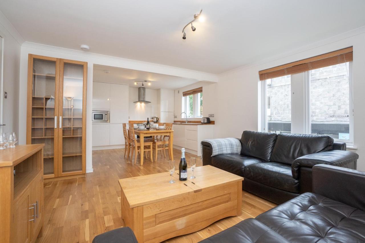 Dwellcome Home Ltd 2 King Beds West End Apt, Half Mile To Union Street Yet Quiet, Free Allocated Parking Space At Rear Entrance & Fast Wifi, Ideal For Long Term Contractor, Corporate, Etc Stays, Regular Housekeeping Option - See Our Site For Assuranc Aberdeen Bagian luar foto