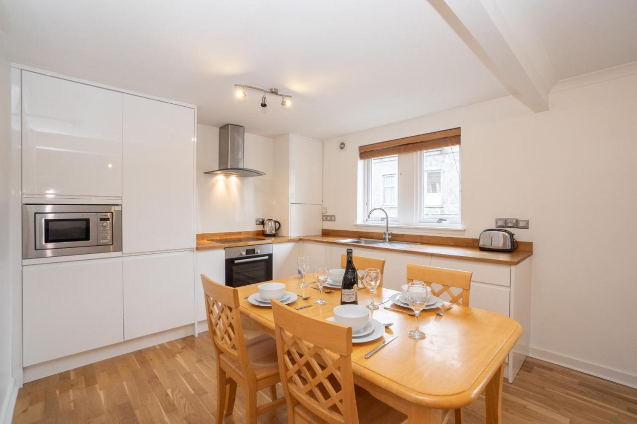 Dwellcome Home Ltd 2 King Beds West End Apt, Half Mile To Union Street Yet Quiet, Free Allocated Parking Space At Rear Entrance & Fast Wifi, Ideal For Long Term Contractor, Corporate, Etc Stays, Regular Housekeeping Option - See Our Site For Assuranc Aberdeen Bagian luar foto